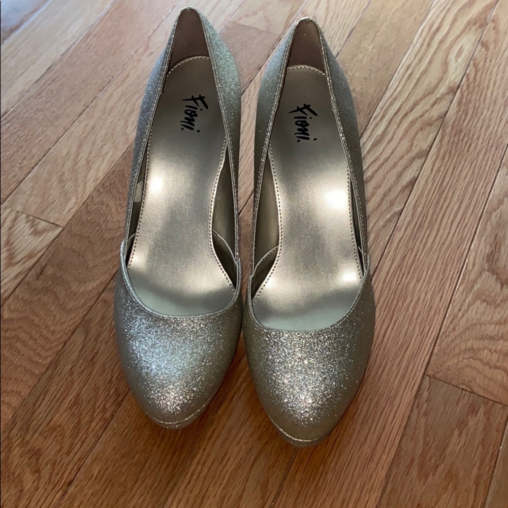Gold, glitter heels